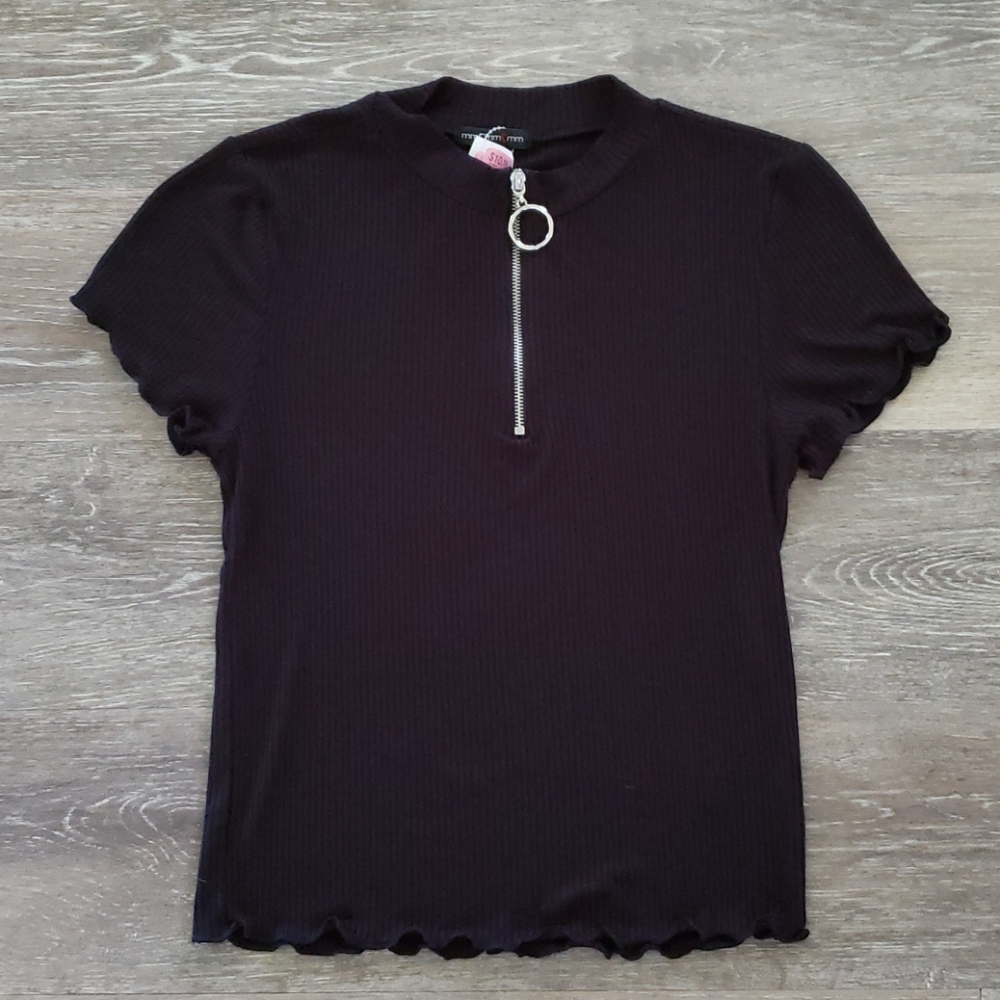 BNWT Black Crop Top w 3/4 Circular Zipper Small